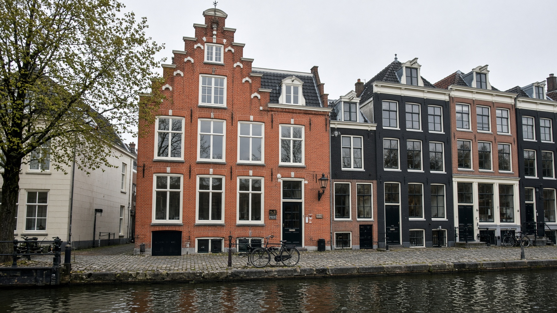 Eengezinswoning te koop Eerste Hugo de Grootstraat 18, 1052 LK Amsterdam — foto 1 van 3